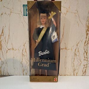 Mattel Barbie Millennium Grad Class of 2000 Graduation Doll 11in MPN 25708 NIB